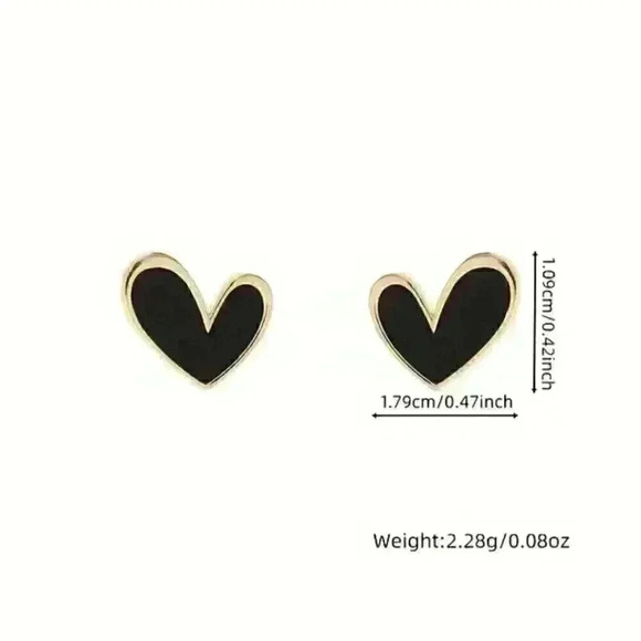 Minimalist Heart Shaped Stud Earrings - Picture 3 of 3